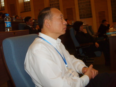 市律协监事长文柳山在听取演讲